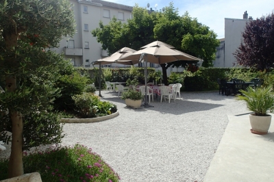 Photo Dans bel immeuble bourgeois, Studio avec jardin collectif à Aix-les-Bains 