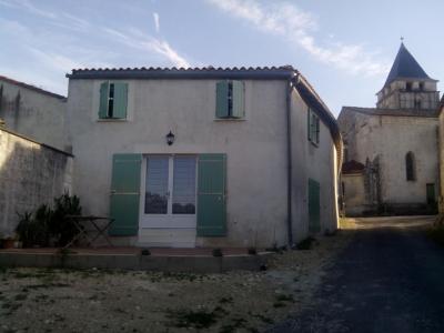 Photo A  9 km des Thermes de Jonzac, gîte de 2 chambres de 52 m2.