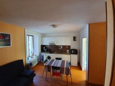 Photo A PLOMBIERES, APPARTEMENT T2 AU 1ER ETAGE A 300 M DES THERMES