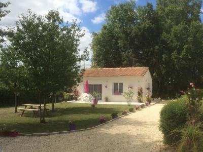 Photo A 2 KM DES THERMES DE JONZAC, JOLI PAVILLON DE PLAIN-PIED AVEC JARDIN