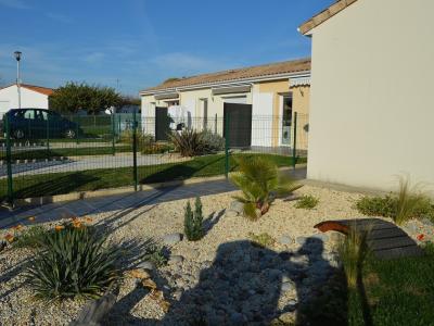 Photo A 2 KM DES THERMES DE JONZAC, T1 DE PLAIN-PIED AVEC TERRASSE