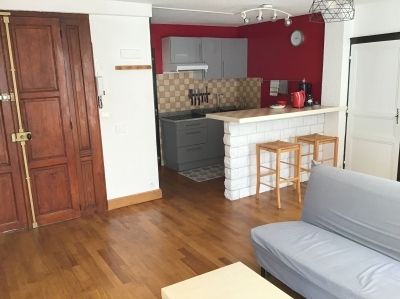 Photo A 1 KM DES THERMES DE VICHY, APPARTEMENT 1 CHAMBRE AU 1ER SANS ASCENSEUR