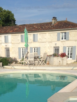 Photo CHAMBRE D'HÔTE DANS UNE VILLA AVEC PISCINE CHAUFFEE A 20 MN DES THERMES DE JONZAC