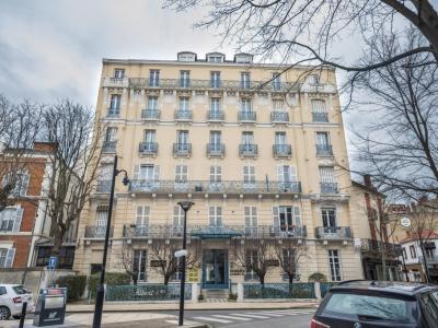 Photo A 750 METRES DES THERMES DE VICHY, APPARTEMENT 2 PIECES AU 4EME AVEC ASCENSEUR