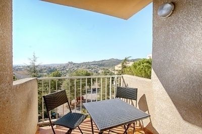 Photo AU 2EME ETAGE AVEC ASCENSEUR, STUDIO A 900 METRES DES THERMES DE GREOUX.