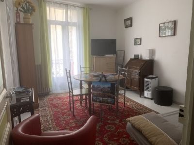 Photo APPARTEMENT 3 PIECES, AU 1ER ETAGE SANS ASCENSEUR, A 650 METRES DE VICHY