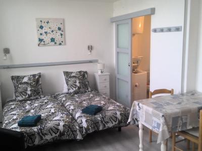 Photo A 200 METRES DES THERMES ET DU PORT DE ROCHEFORT, STUDIO AU 1ER ETAGE AVEC ASCENSEUR