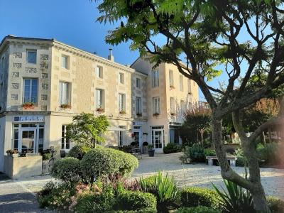 Photo A 5 MN DES THERMES DE SAUJON, CHAMBRE DANS UN HOTEL AVEC SERVICE HOTELIER EN OPTION