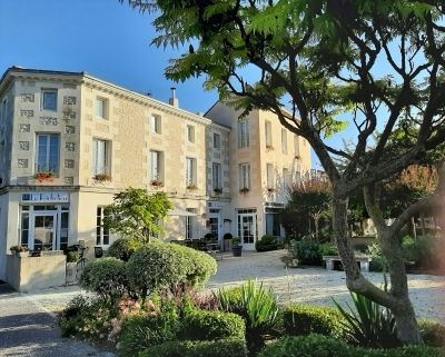 Photo SUITE DANS UN HOTEL A 5 MN À PIED DES THERMES DE SAUJON.
