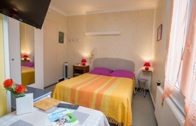 Photo  A 800 METRES DES THERMES DE VITTEL, STUDIO AU 1ER ETAGE SANS ASCENSEUR