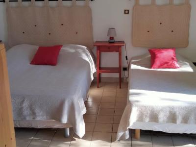 Photo Appartement avec une chambre séparée à Gréoux les Bains