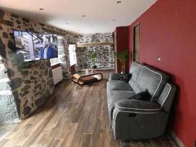 Photo maison proche des thermes de Chaudes-Aigues avec 3 chambres dans un cadre champetre