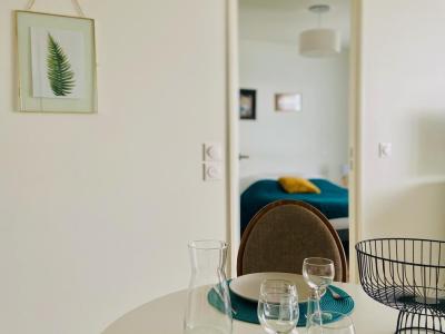 Photo Appartement meublé de deux pièces sur la place du centre thermal de Châtel ...