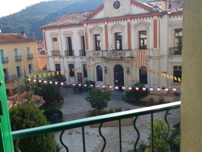 Photo 2 pi&egrave;ces avec chambre s&eacute;par&eacute;e dans le centre-ville Am&eacute;lie-les-Bains
